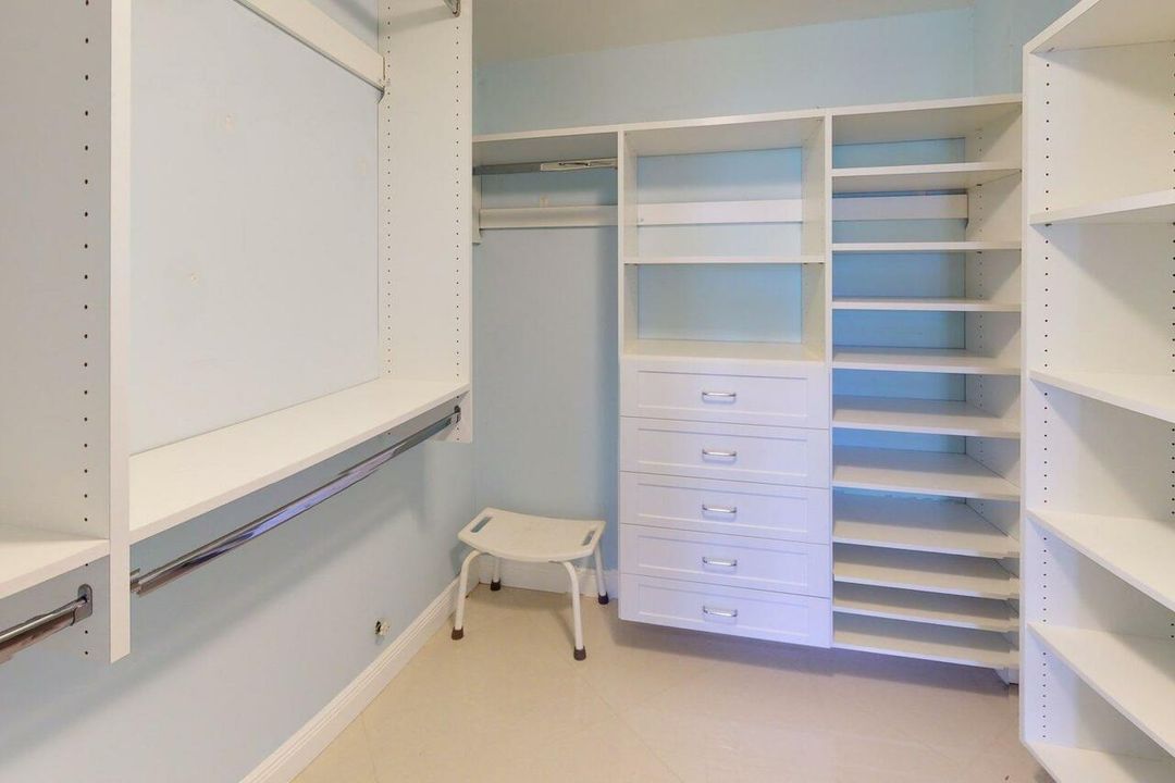 合同活跃: $361,900 (2 贝兹, 2 浴室, 1211 平方英尺)