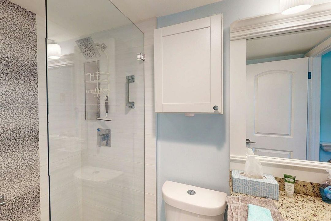 合同活跃: $361,900 (2 贝兹, 2 浴室, 1211 平方英尺)