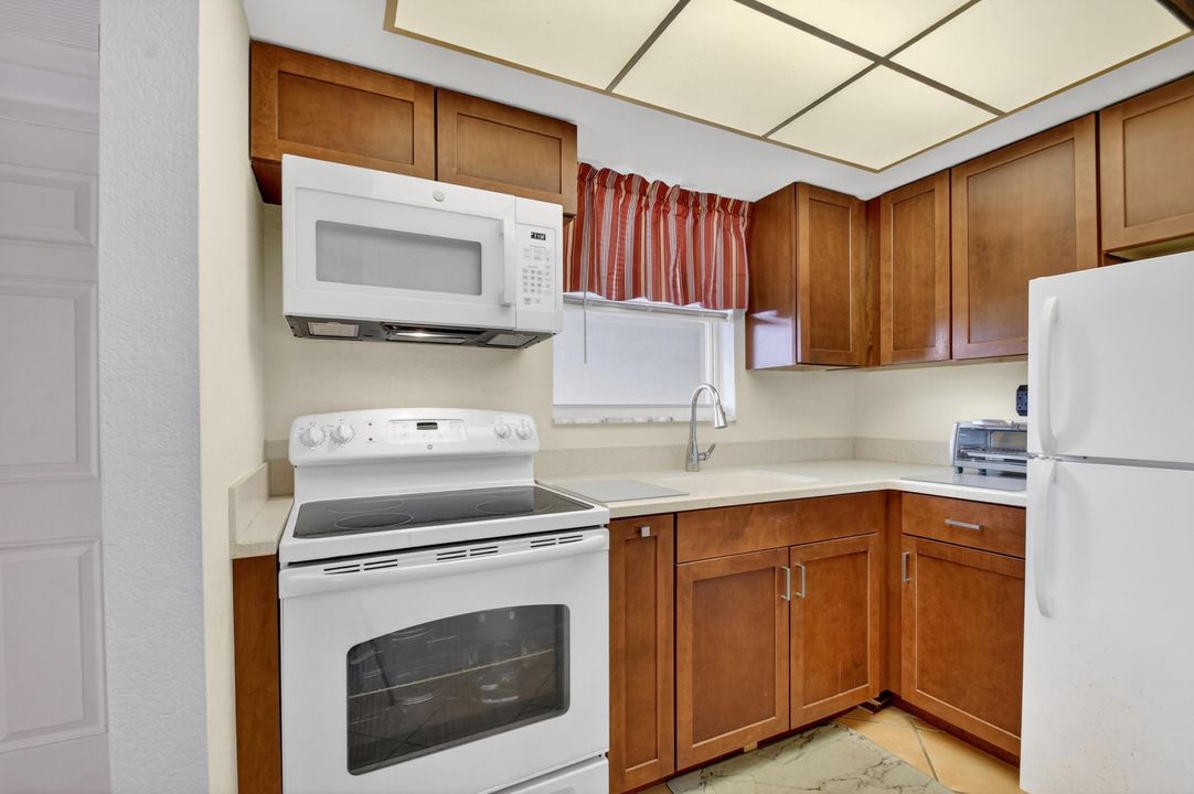 待售: $129,900 (1 贝兹, 1 浴室, 577 平方英尺)