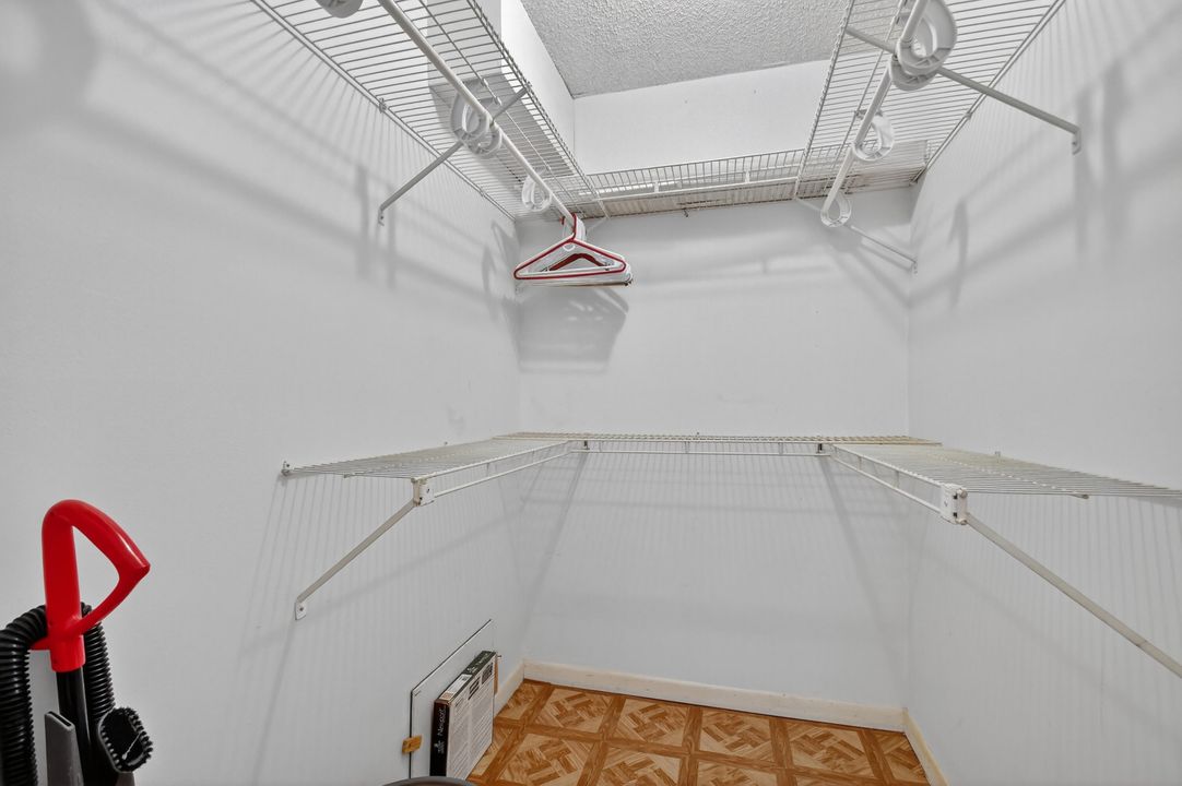 待售: $129,900 (1 贝兹, 1 浴室, 577 平方英尺)