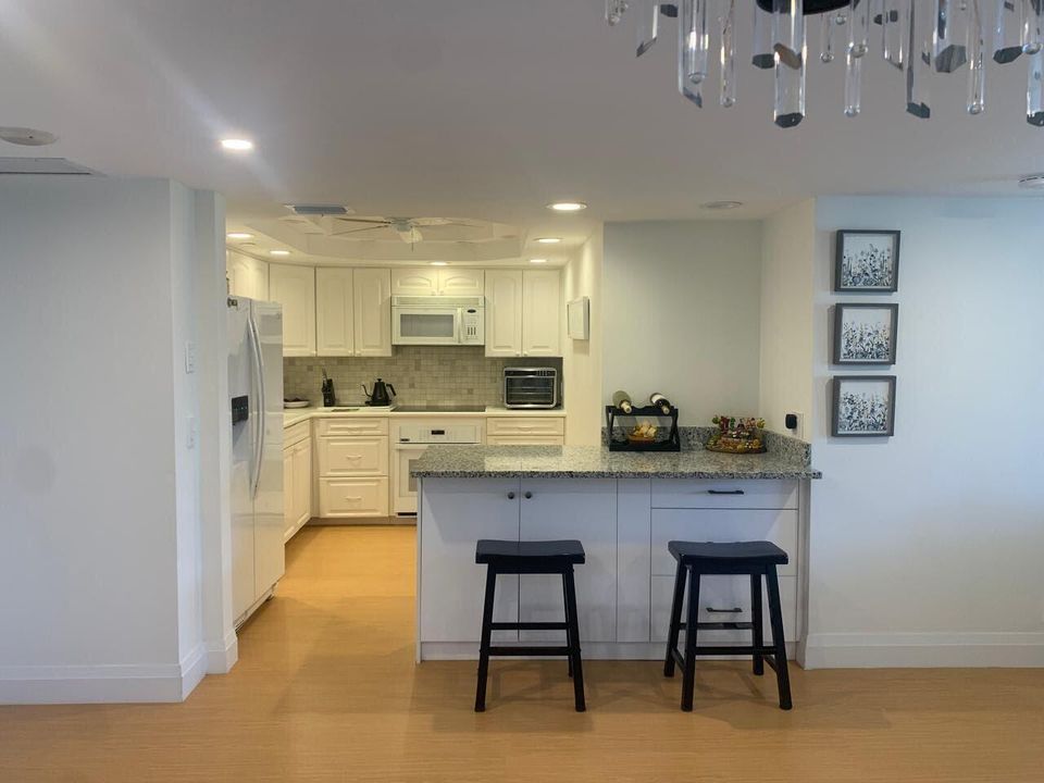 Под контрактом: $7,000 (2 спален, 2 ванн, 1438 Квадратных фут)