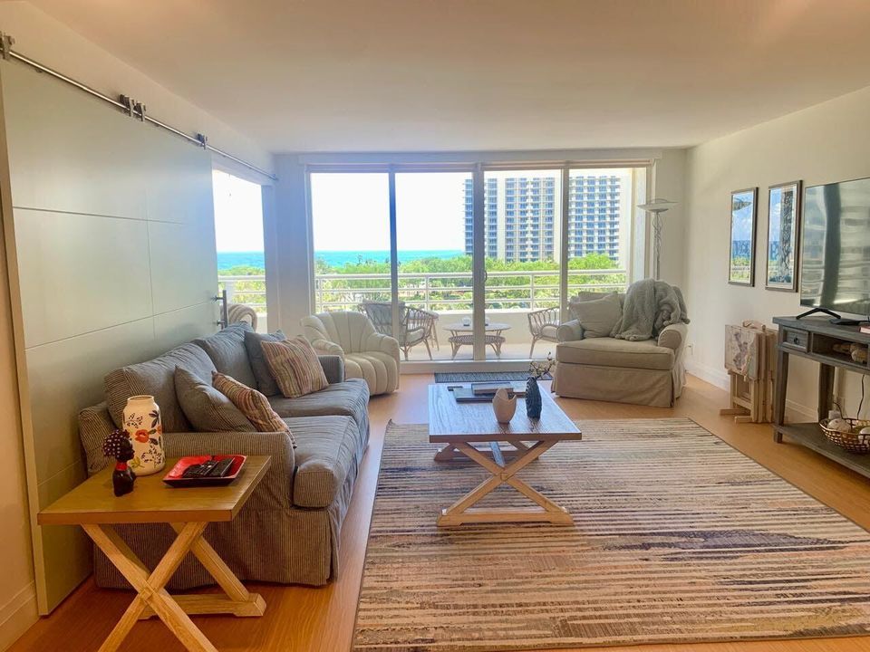 Под контрактом: $7,000 (2 спален, 2 ванн, 1438 Квадратных фут)