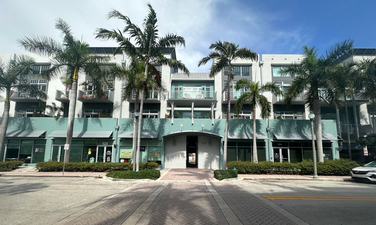 Activo con contrato: $5,200 (1 camas, 1 baños, 860 Pies cuadrados)