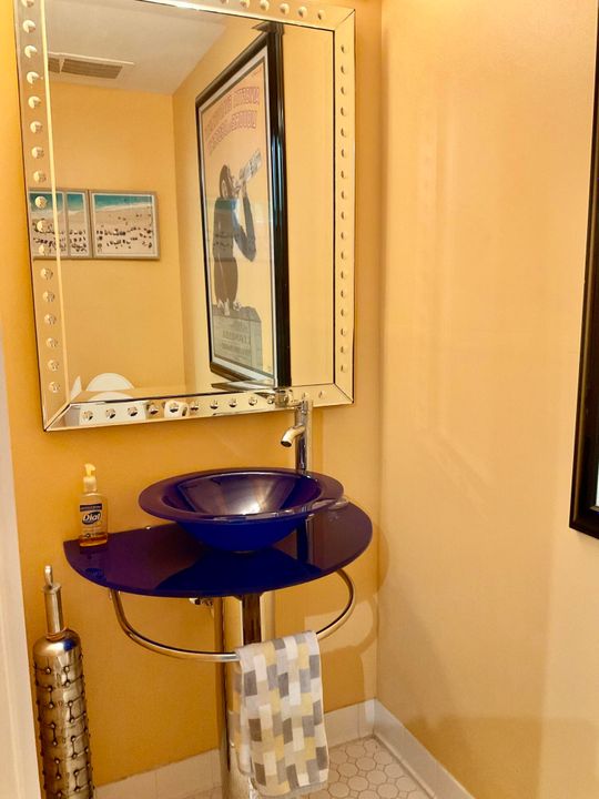 Activo con contrato: $5,200 (1 camas, 1 baños, 860 Pies cuadrados)