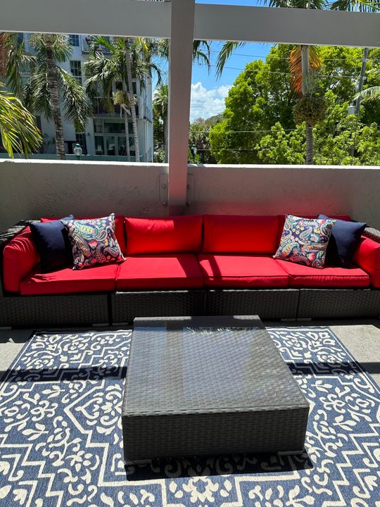 Activo con contrato: $5,200 (1 camas, 1 baños, 860 Pies cuadrados)