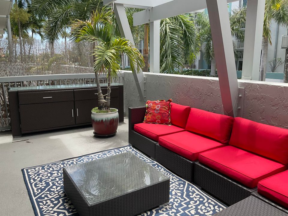 Activo con contrato: $5,200 (1 camas, 1 baños, 860 Pies cuadrados)