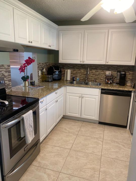 Под контрактом: $195,000 (2 спален, 2 ванн, 1323 Квадратных фут)