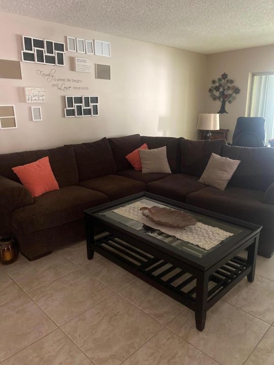 Под контрактом: $195,000 (2 спален, 2 ванн, 1323 Квадратных фут)