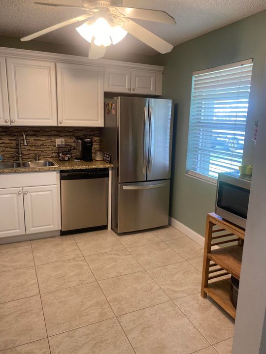 Под контрактом: $195,000 (2 спален, 2 ванн, 1323 Квадратных фут)