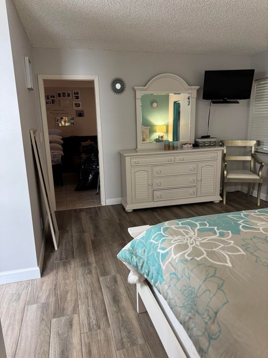 Под контрактом: $195,000 (2 спален, 2 ванн, 1323 Квадратных фут)