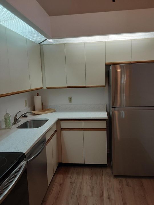 Activo con contrato: $2,350 (2 camas, 2 baños, 1035 Pies cuadrados)