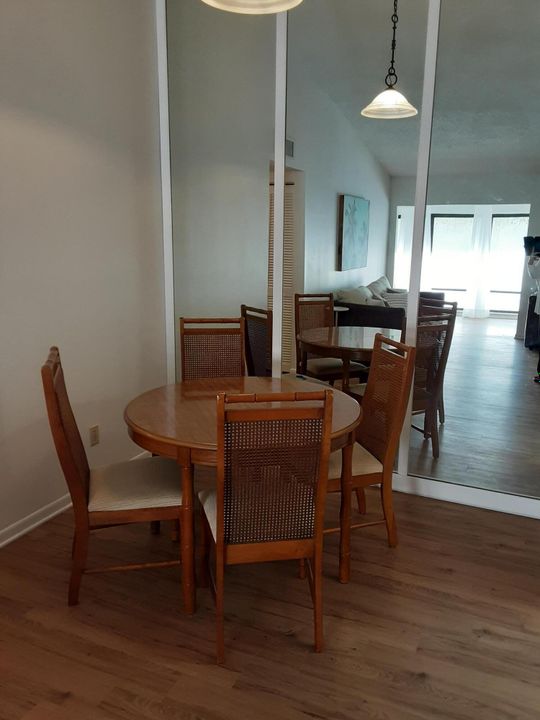 Activo con contrato: $2,350 (2 camas, 2 baños, 1035 Pies cuadrados)