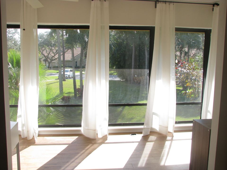 Activo con contrato: $2,350 (2 camas, 2 baños, 1035 Pies cuadrados)