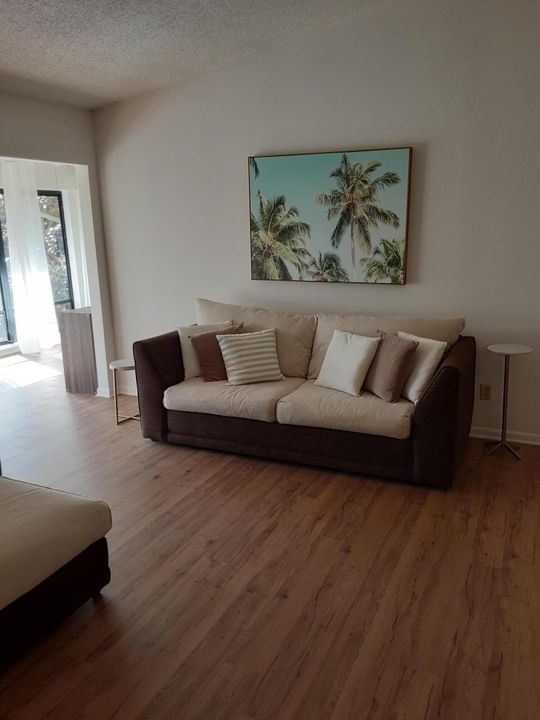 Activo con contrato: $2,350 (2 camas, 2 baños, 1035 Pies cuadrados)