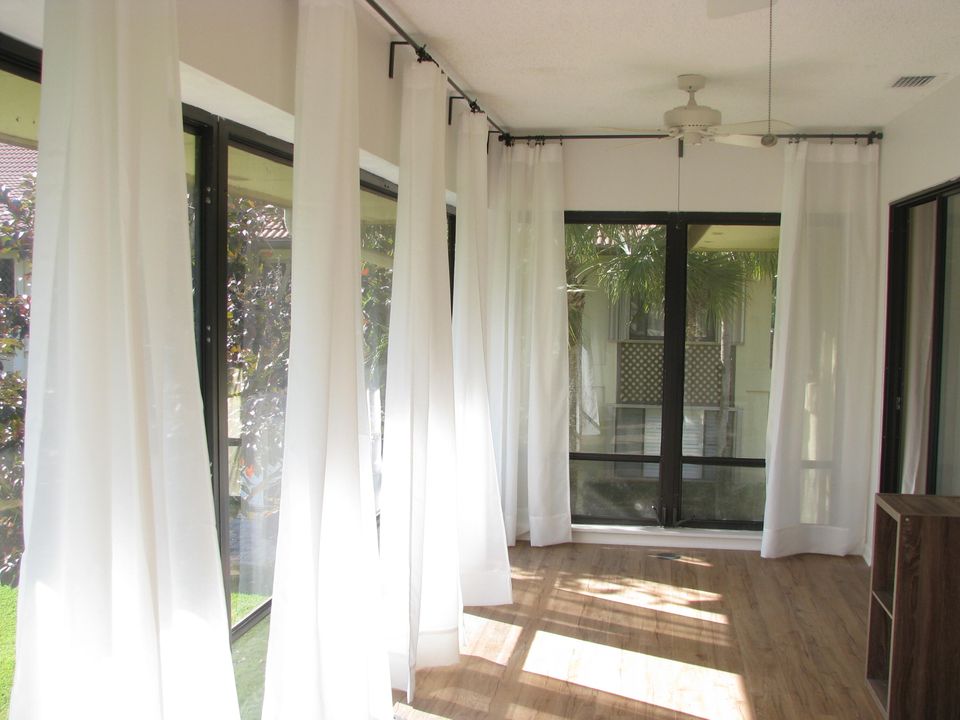 Activo con contrato: $2,350 (2 camas, 2 baños, 1035 Pies cuadrados)