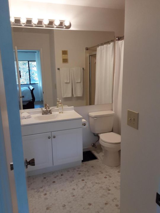 Activo con contrato: $2,350 (2 camas, 2 baños, 1035 Pies cuadrados)