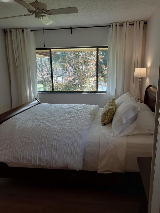 Activo con contrato: $2,350 (2 camas, 2 baños, 1035 Pies cuadrados)