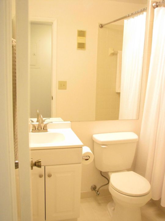 Activo con contrato: $2,350 (2 camas, 2 baños, 1035 Pies cuadrados)