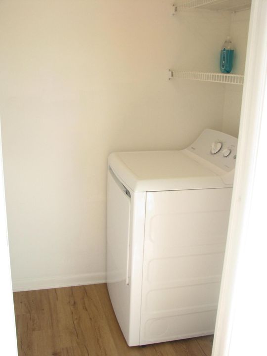 Activo con contrato: $2,350 (2 camas, 2 baños, 1035 Pies cuadrados)