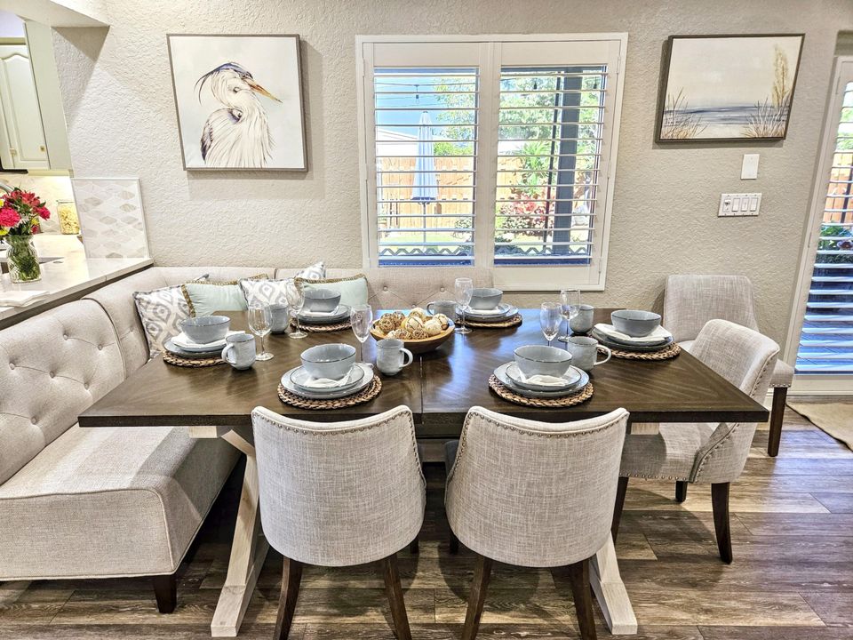 合同活跃: $1,082,000 (3 贝兹, 2 浴室, 1705 平方英尺)