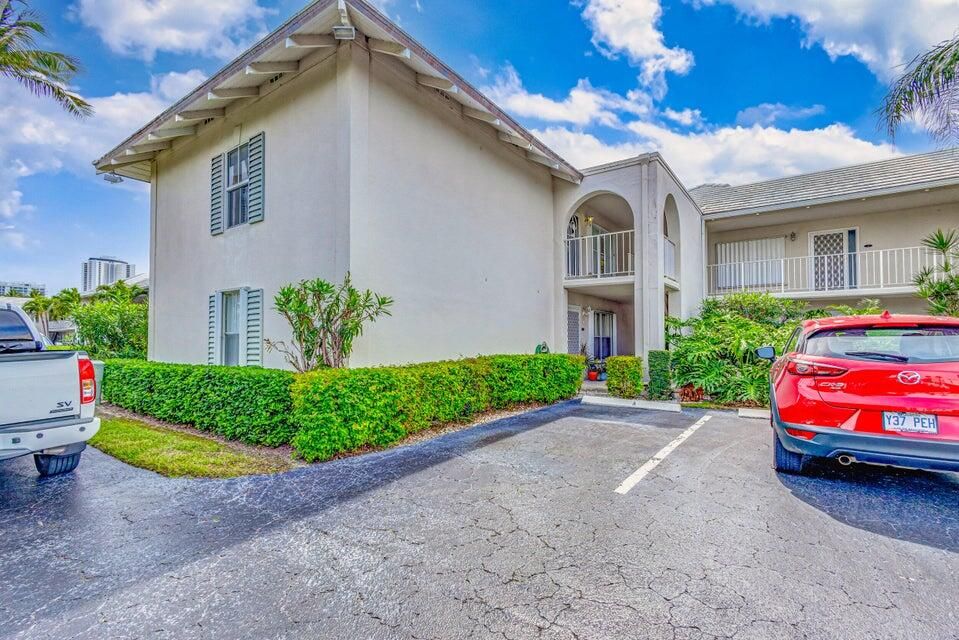 Active With Contract: $2,625 (2 beds, 2 baths, 1065 Square Feet)