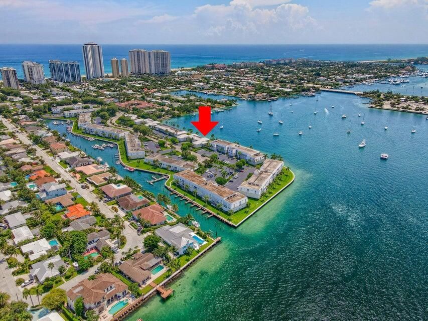 Active With Contract: $2,625 (2 beds, 2 baths, 1065 Square Feet)