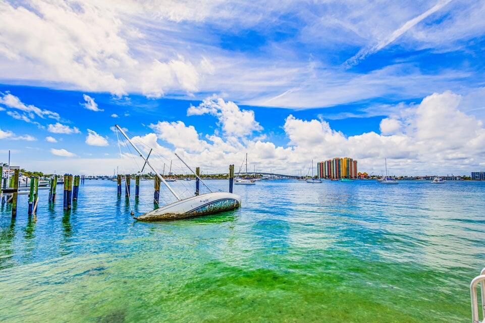 Active With Contract: $2,625 (2 beds, 2 baths, 1065 Square Feet)