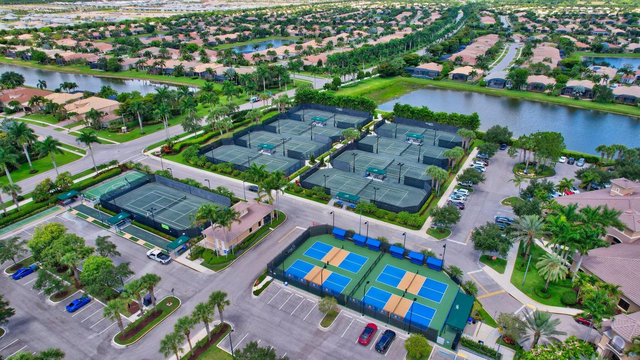 For Sale: $90,000 (2 beds, 2 baths, 907 Square Feet)