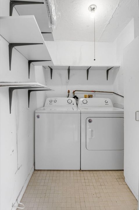 For Sale: $90,000 (2 beds, 2 baths, 907 Square Feet)