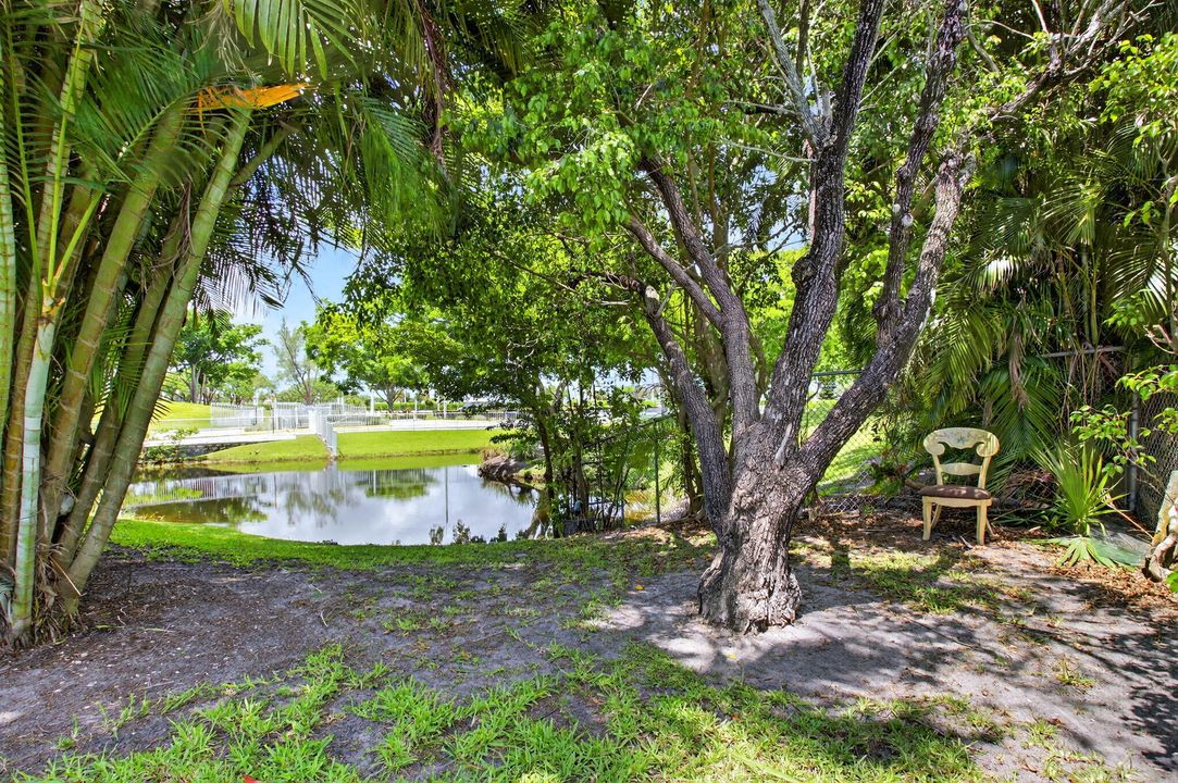 For Sale: $90,000 (2 beds, 2 baths, 907 Square Feet)