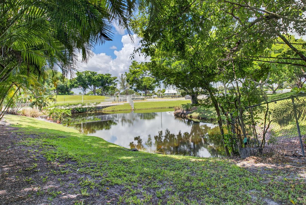 For Sale: $90,000 (2 beds, 2 baths, 907 Square Feet)