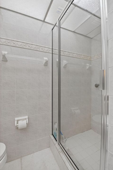 For Sale: $90,000 (2 beds, 2 baths, 907 Square Feet)