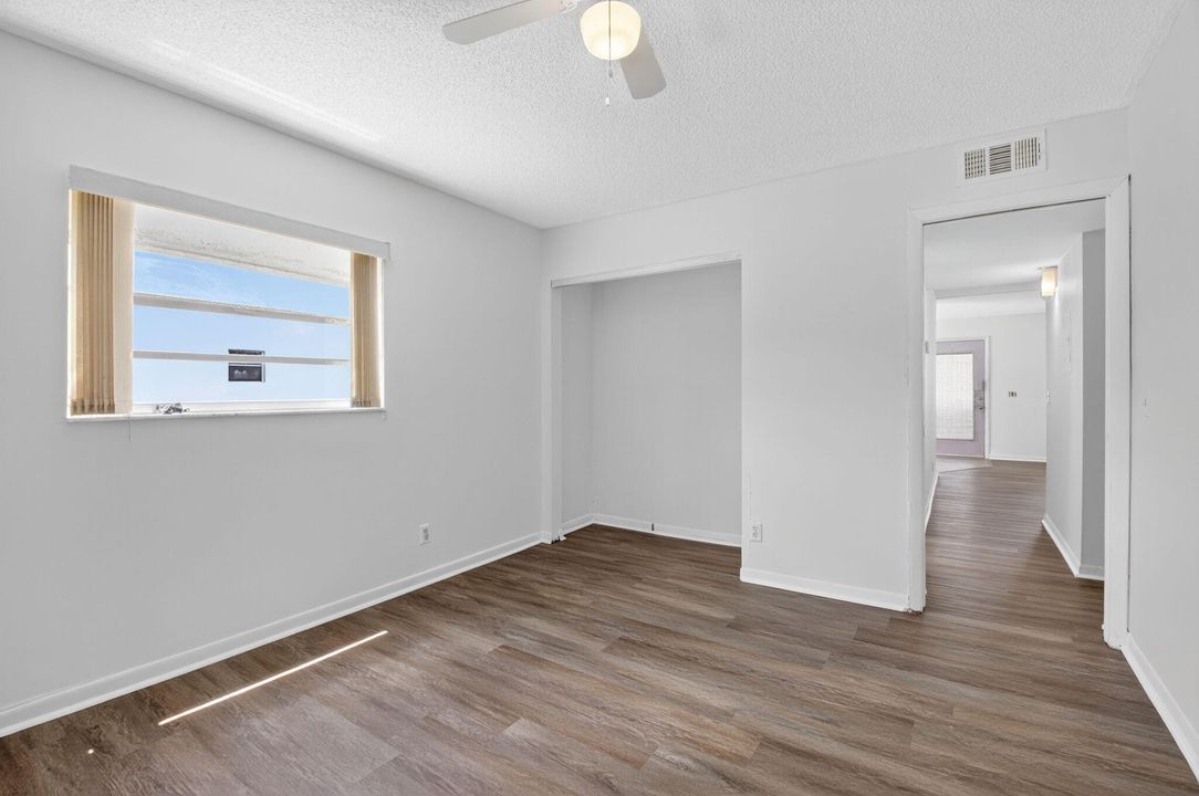 For Sale: $90,000 (2 beds, 2 baths, 907 Square Feet)