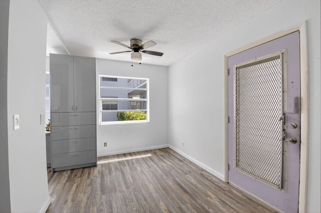 For Sale: $90,000 (2 beds, 2 baths, 907 Square Feet)