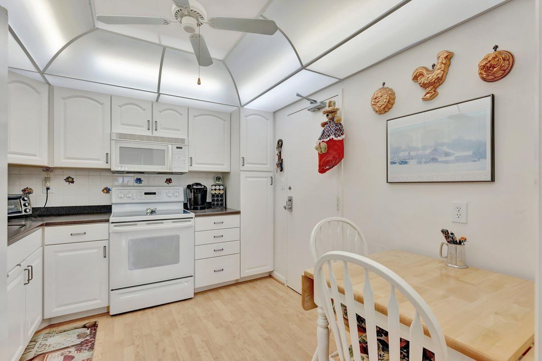 На продажу: $179,000 (2 спален, 2 ванн, 1350 Квадратных фут)