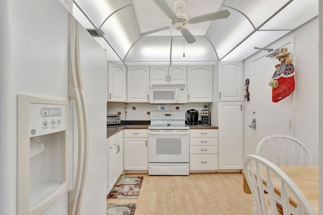 На продажу: $179,000 (2 спален, 2 ванн, 1350 Квадратных фут)