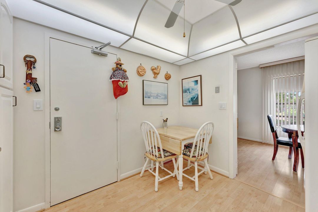 На продажу: $179,000 (2 спален, 2 ванн, 1350 Квадратных фут)