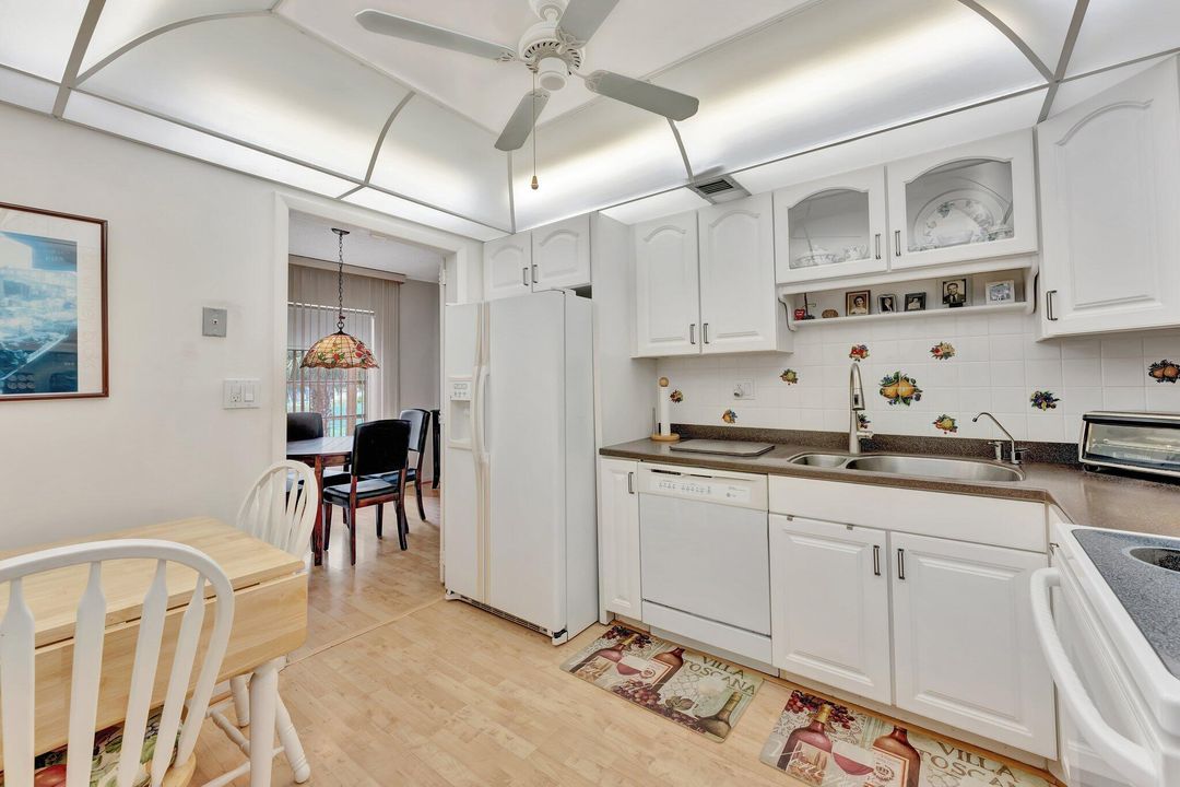 На продажу: $179,000 (2 спален, 2 ванн, 1350 Квадратных фут)