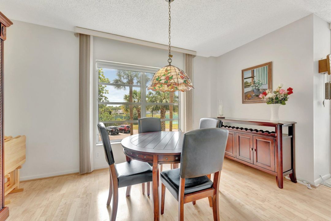 На продажу: $179,000 (2 спален, 2 ванн, 1350 Квадратных фут)