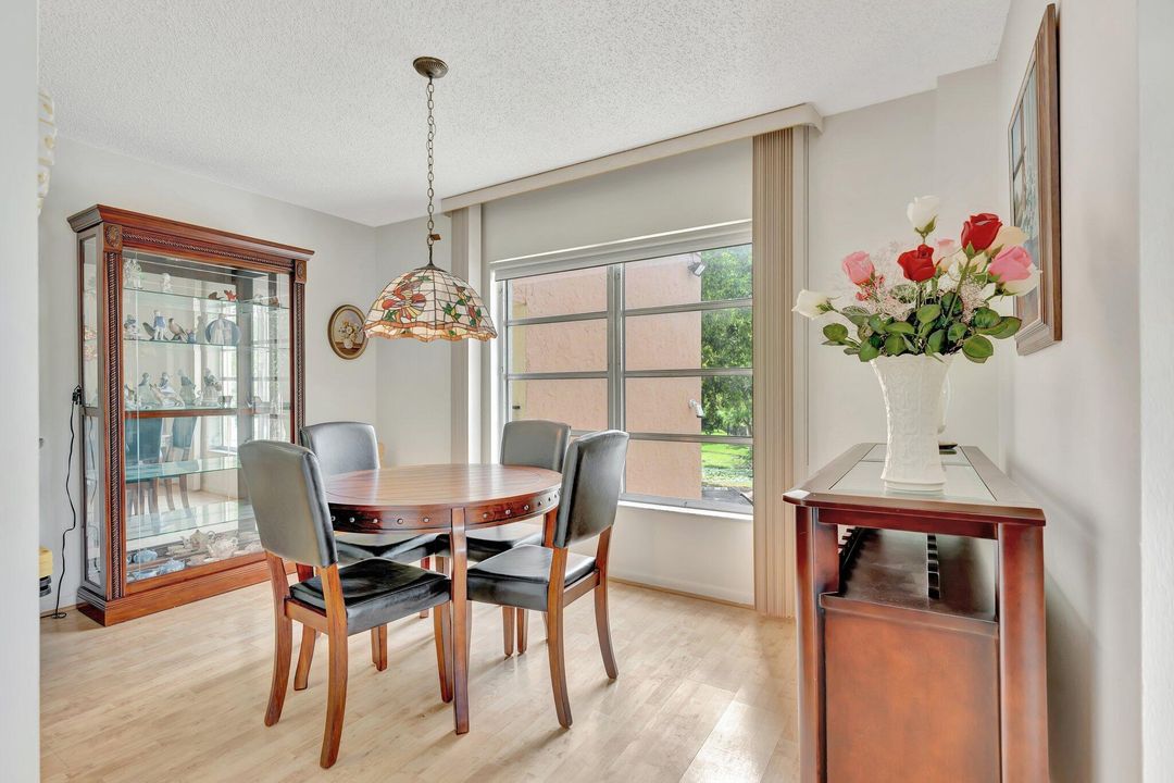 На продажу: $179,000 (2 спален, 2 ванн, 1350 Квадратных фут)