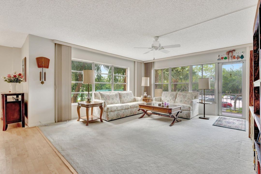 На продажу: $179,000 (2 спален, 2 ванн, 1350 Квадратных фут)