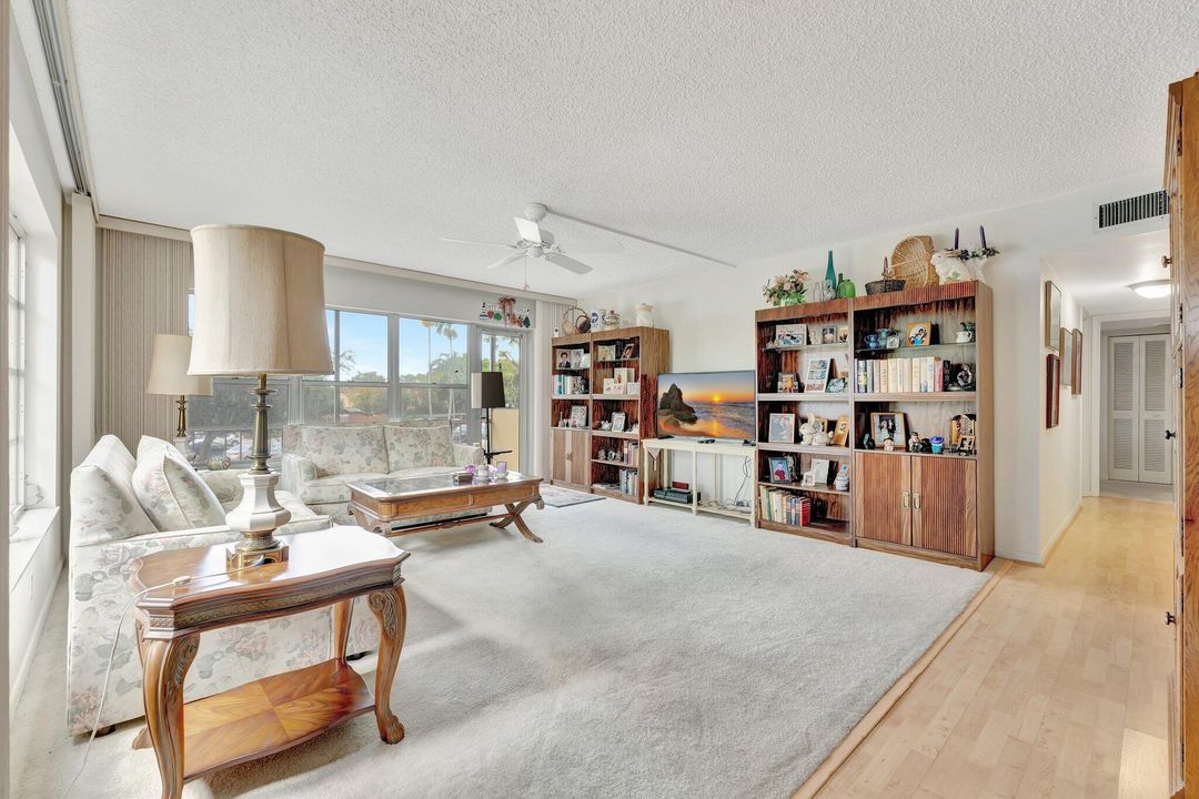 На продажу: $179,000 (2 спален, 2 ванн, 1350 Квадратных фут)