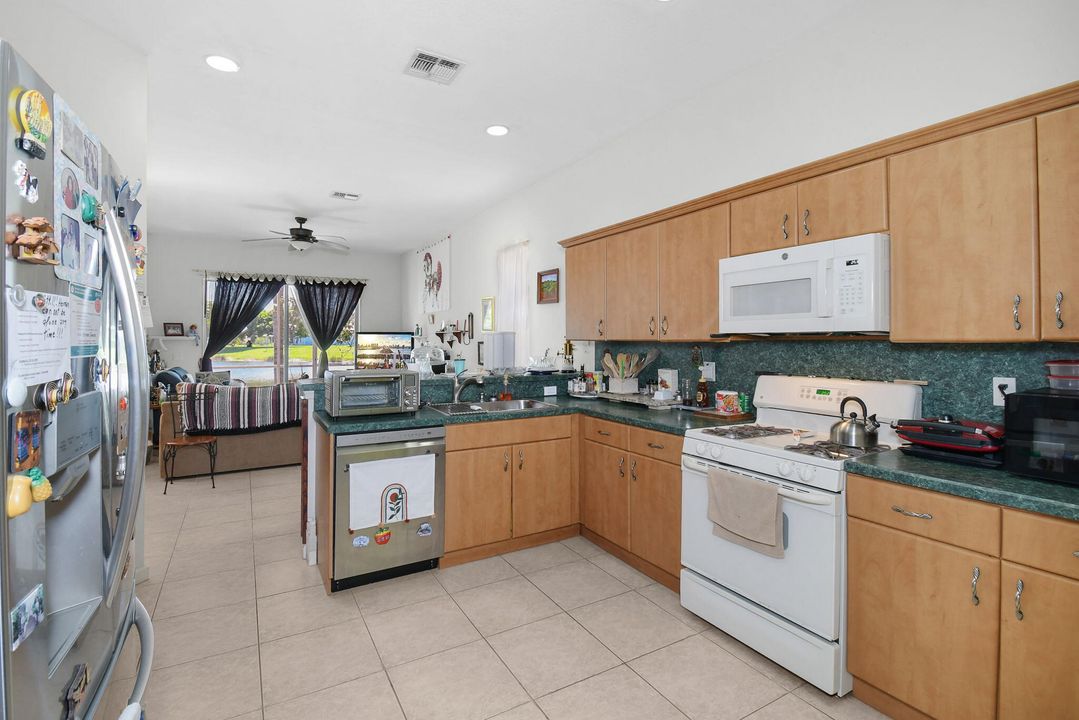 待售: $409,900 (3 贝兹, 2 浴室, 2090 平方英尺)