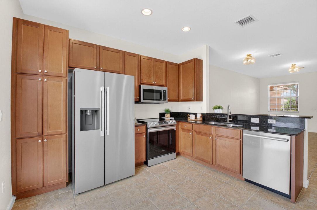 出租: $2,950 (3 贝兹, 3 浴室, 1560 平方英尺)