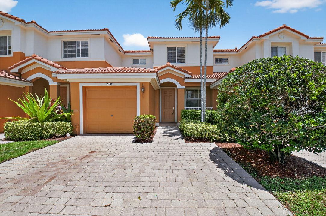 出租: $2,950 (3 贝兹, 3 浴室, 1560 平方英尺)