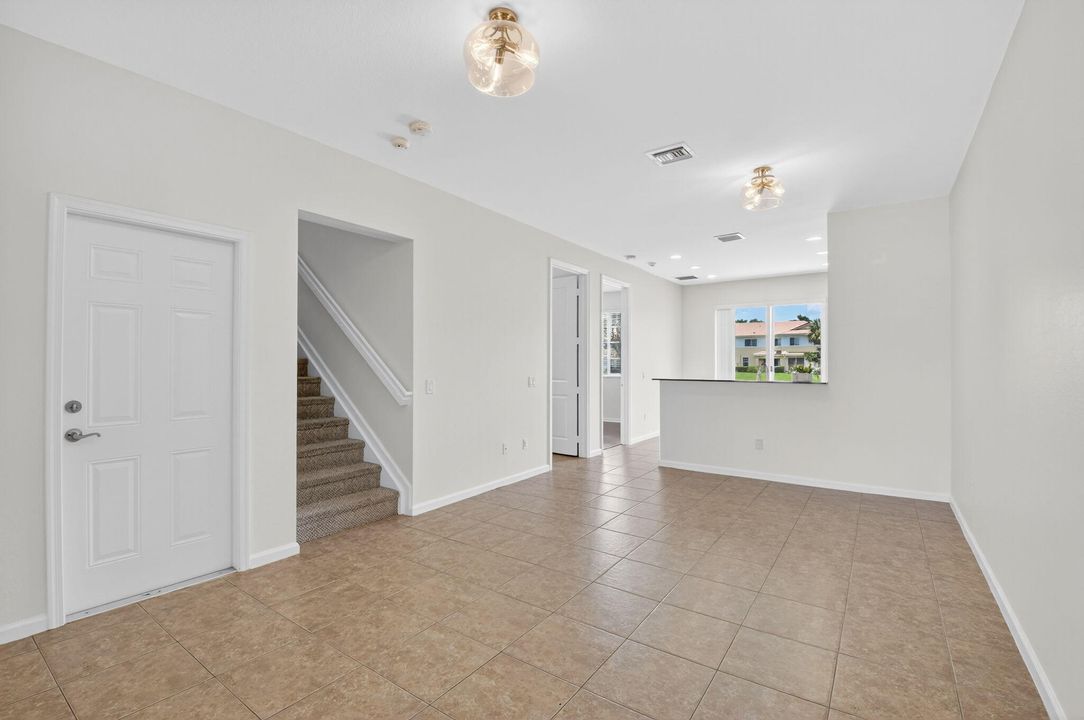 出租: $2,950 (3 贝兹, 3 浴室, 1560 平方英尺)