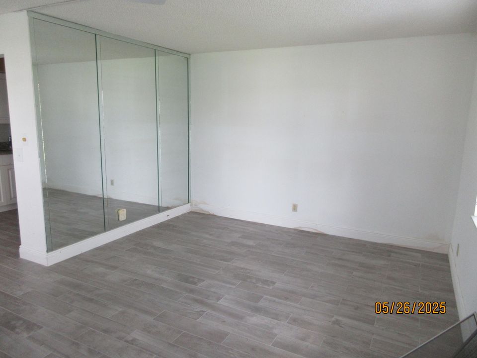 Active With Contract: $49,900 (1 beds, 1 baths, 760 Square Feet)