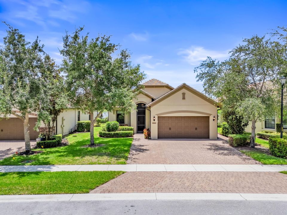 Recently Rented: $7,500 (2 beds, 2 baths, 1524 Square Feet)