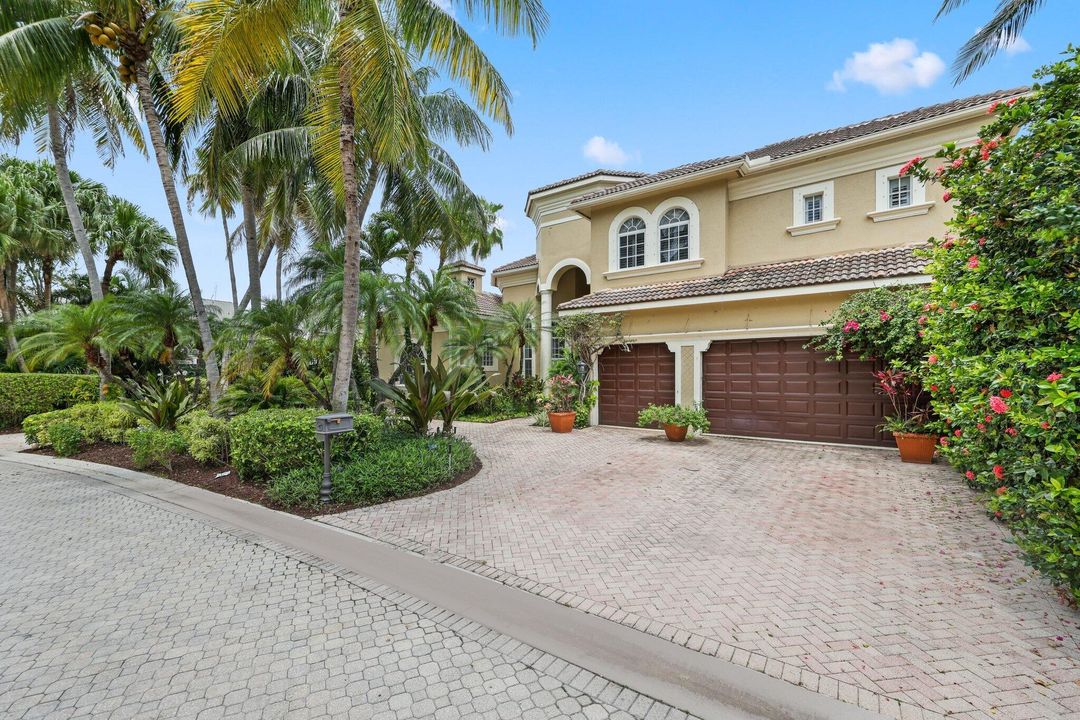 For Sale: $3,250,000 (6 beds, 7 baths, 4805 Square Feet)