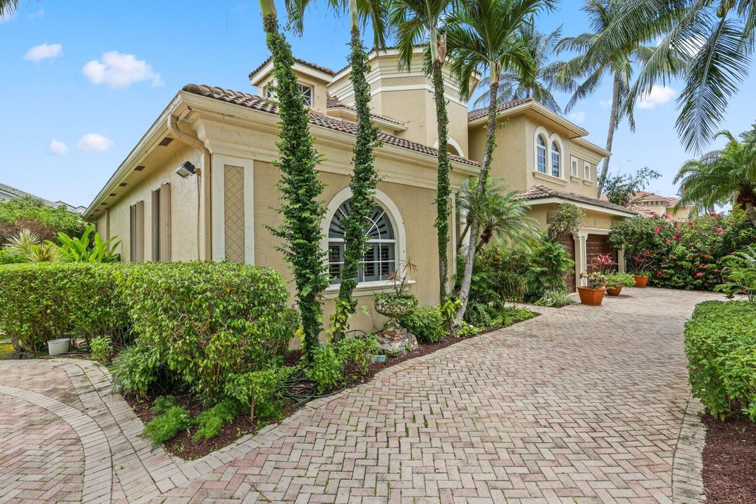 For Sale: $3,250,000 (6 beds, 7 baths, 4805 Square Feet)